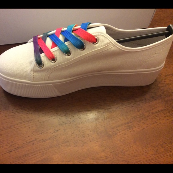 Reduced Steven Madden Embroidered Sneakers "Real Love" - Picture 2 of 3